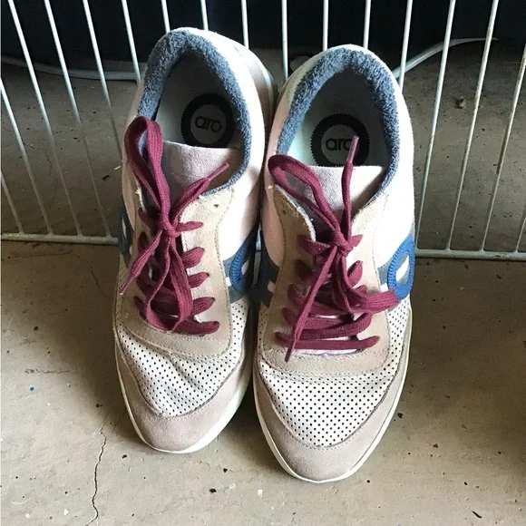 ARO Sneakers